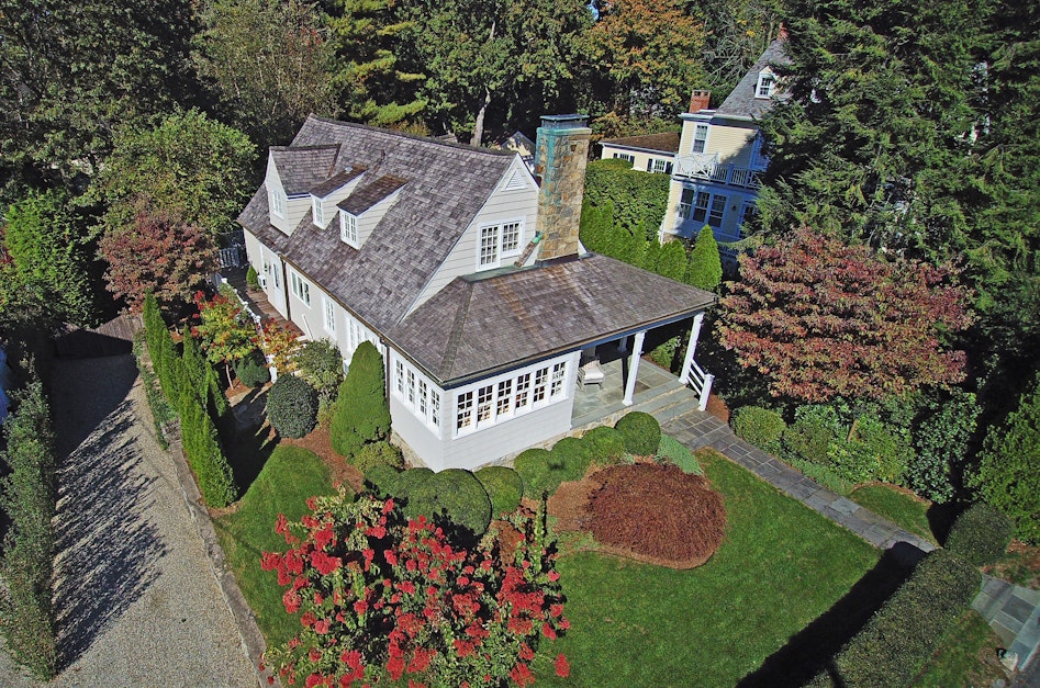 194 Willow Street, Southport, CT 06890, Presented by Victoria Fingelly